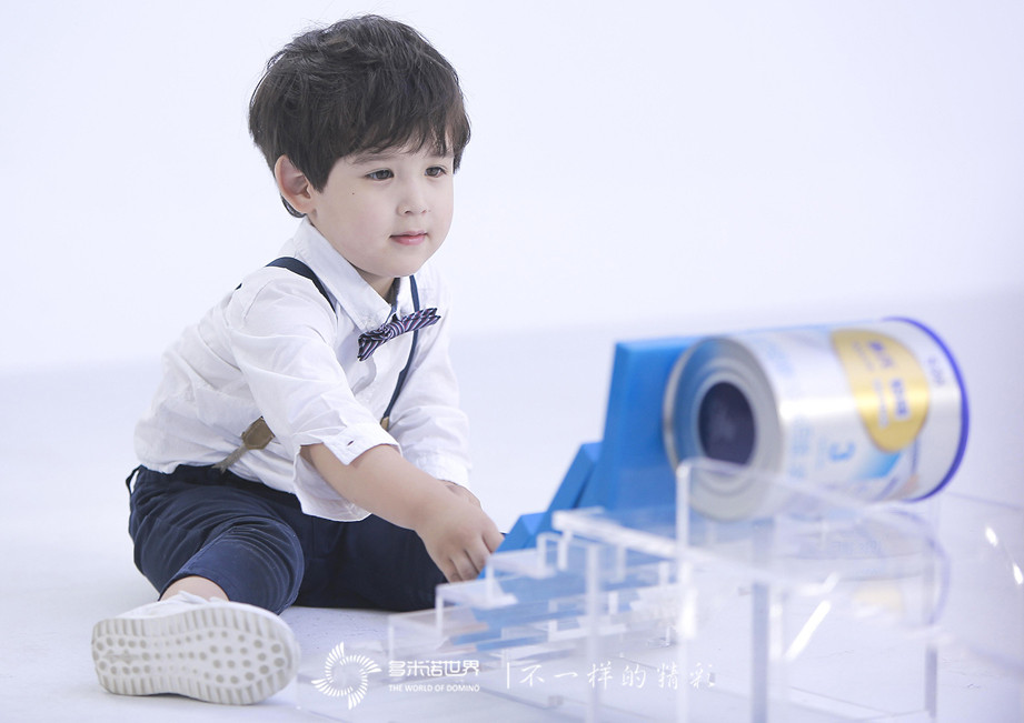 萌娃推動多米諾，迎接“惠氏鉑臻京東超級品牌日”