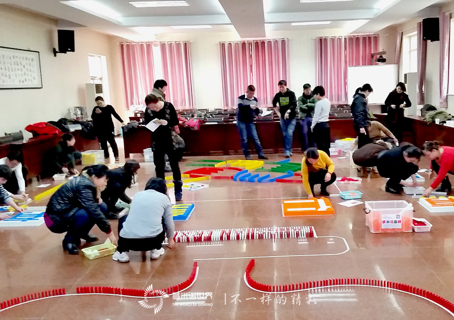 多米諾骨牌開啟校園文化新亮點